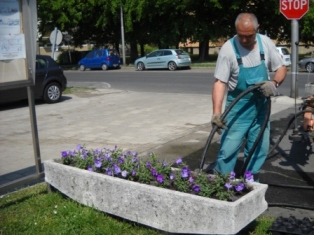 Rendőrség épületénél